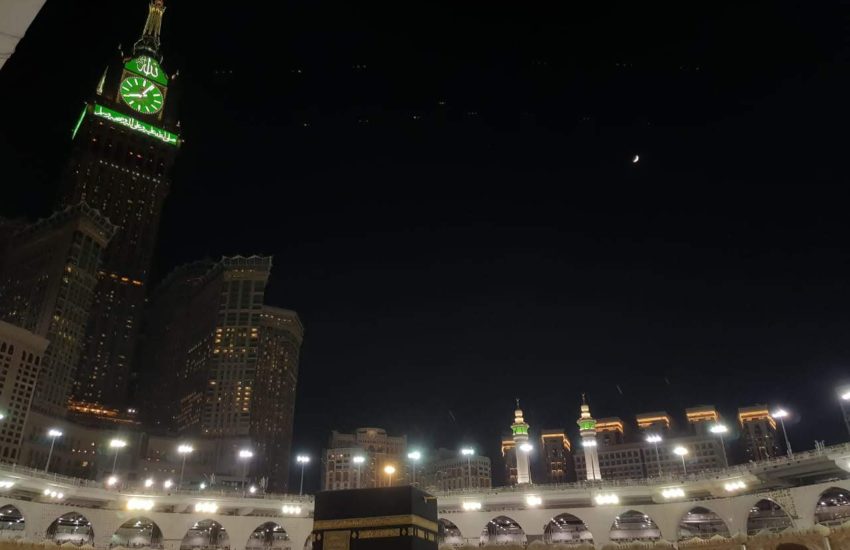 Kaaba scene at night